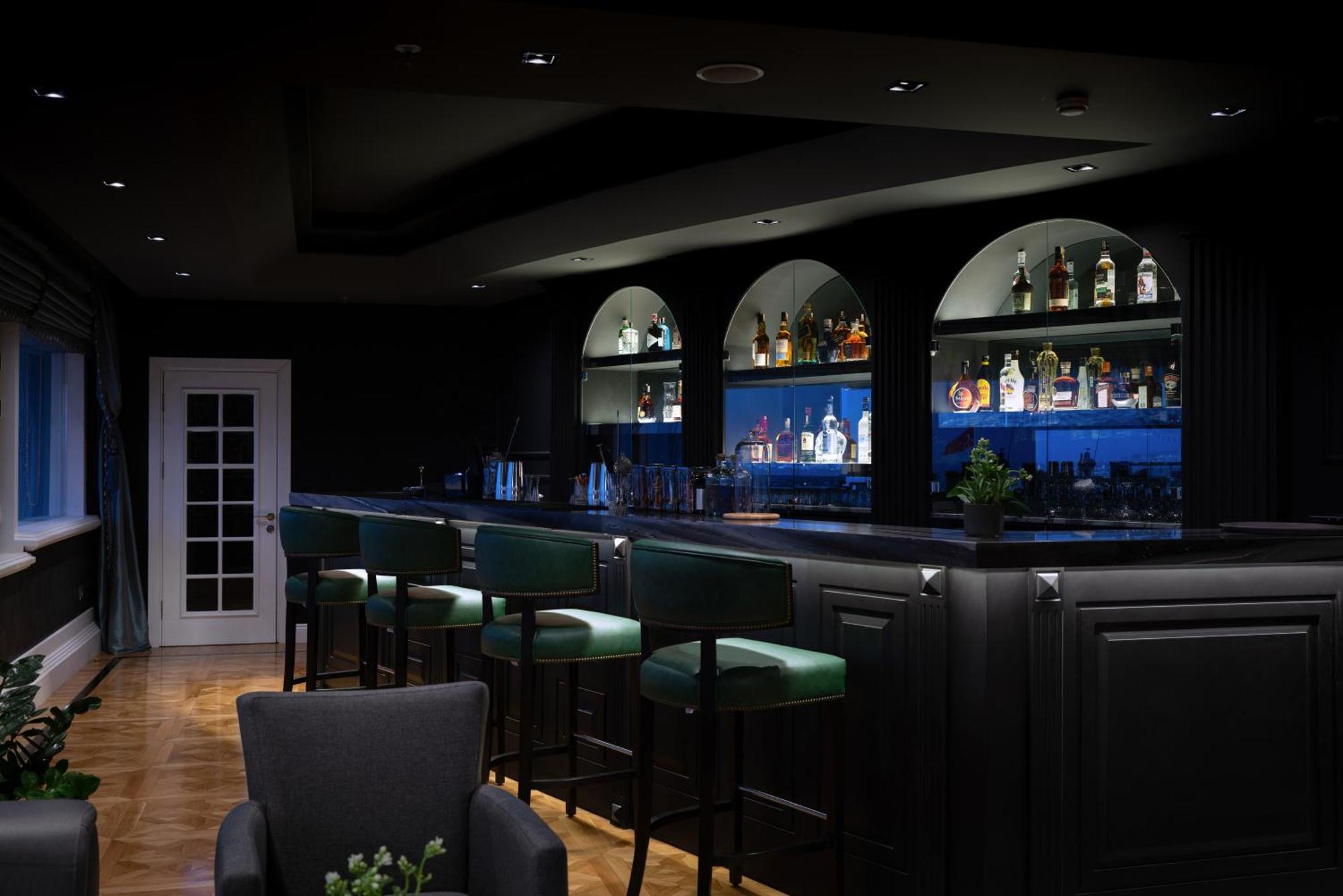 Windsor Hotel & Convention Center Истанбул Екстериор снимка The bar at the 2010 London Olympics