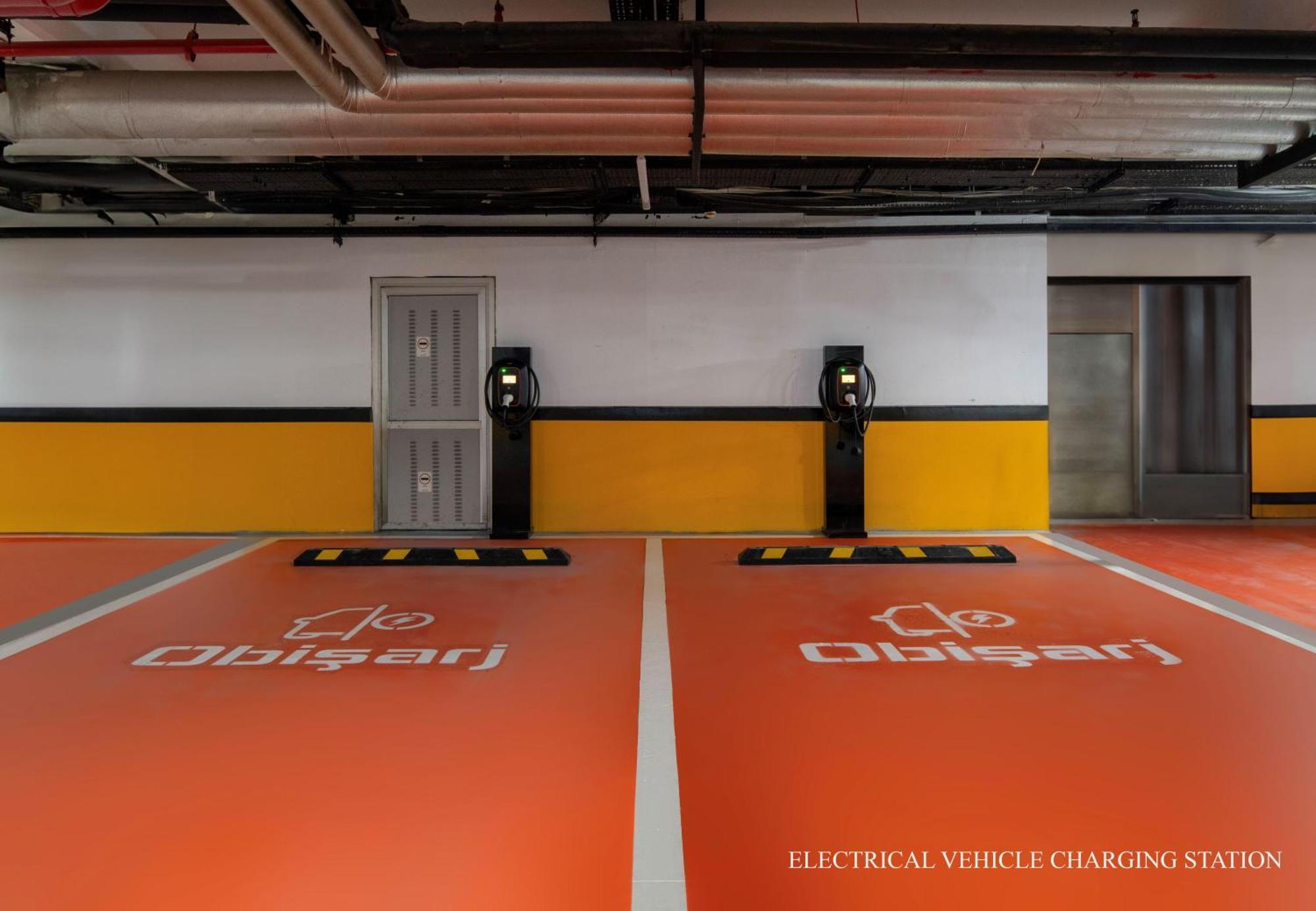 Windsor Hotel & Convention Center Истанбул Екстериор снимка Electric vehicle charging station at the airport