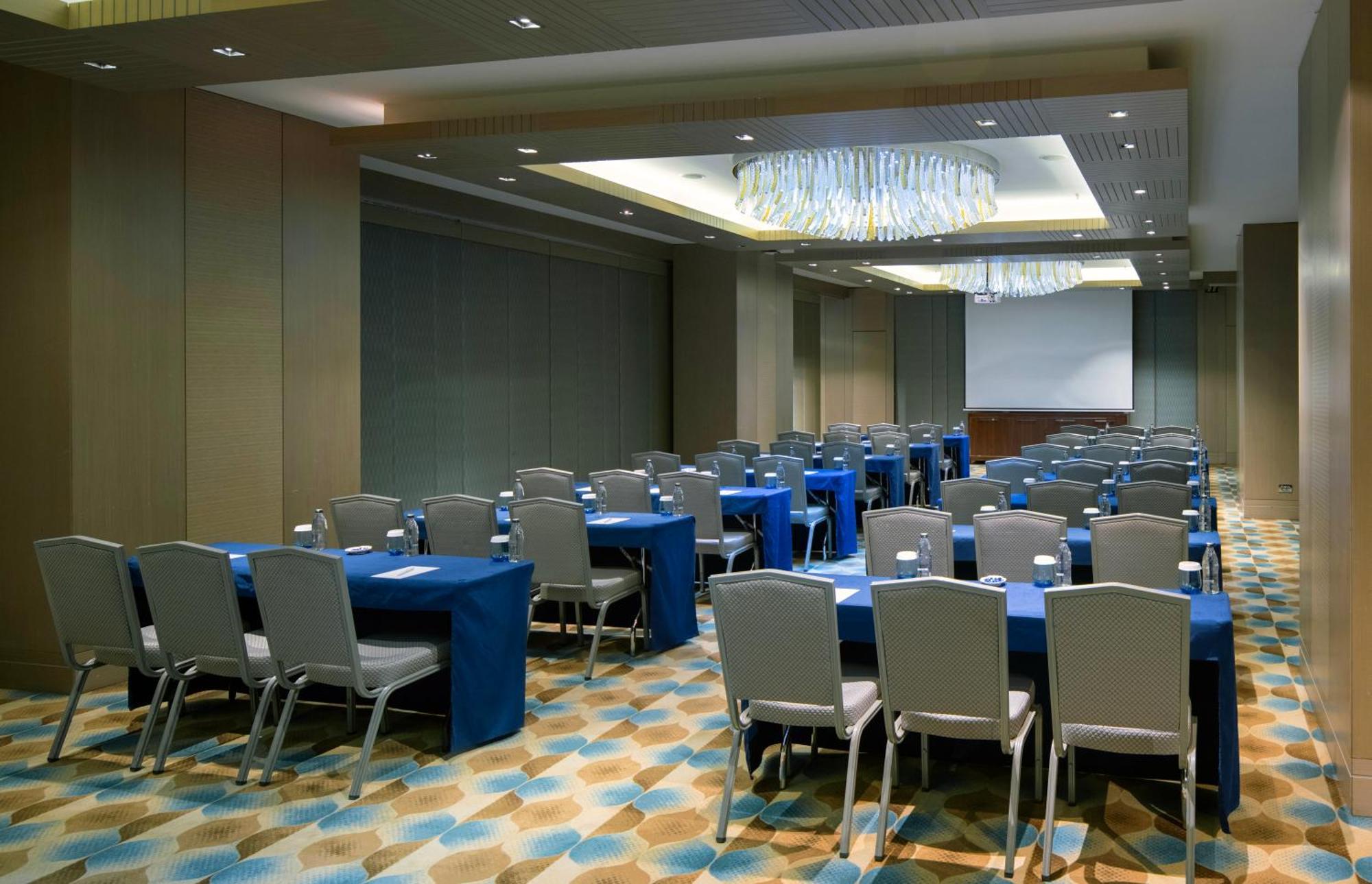 Windsor Hotel & Convention Center Истанбул Екстериор снимка A meeting room at a hotel