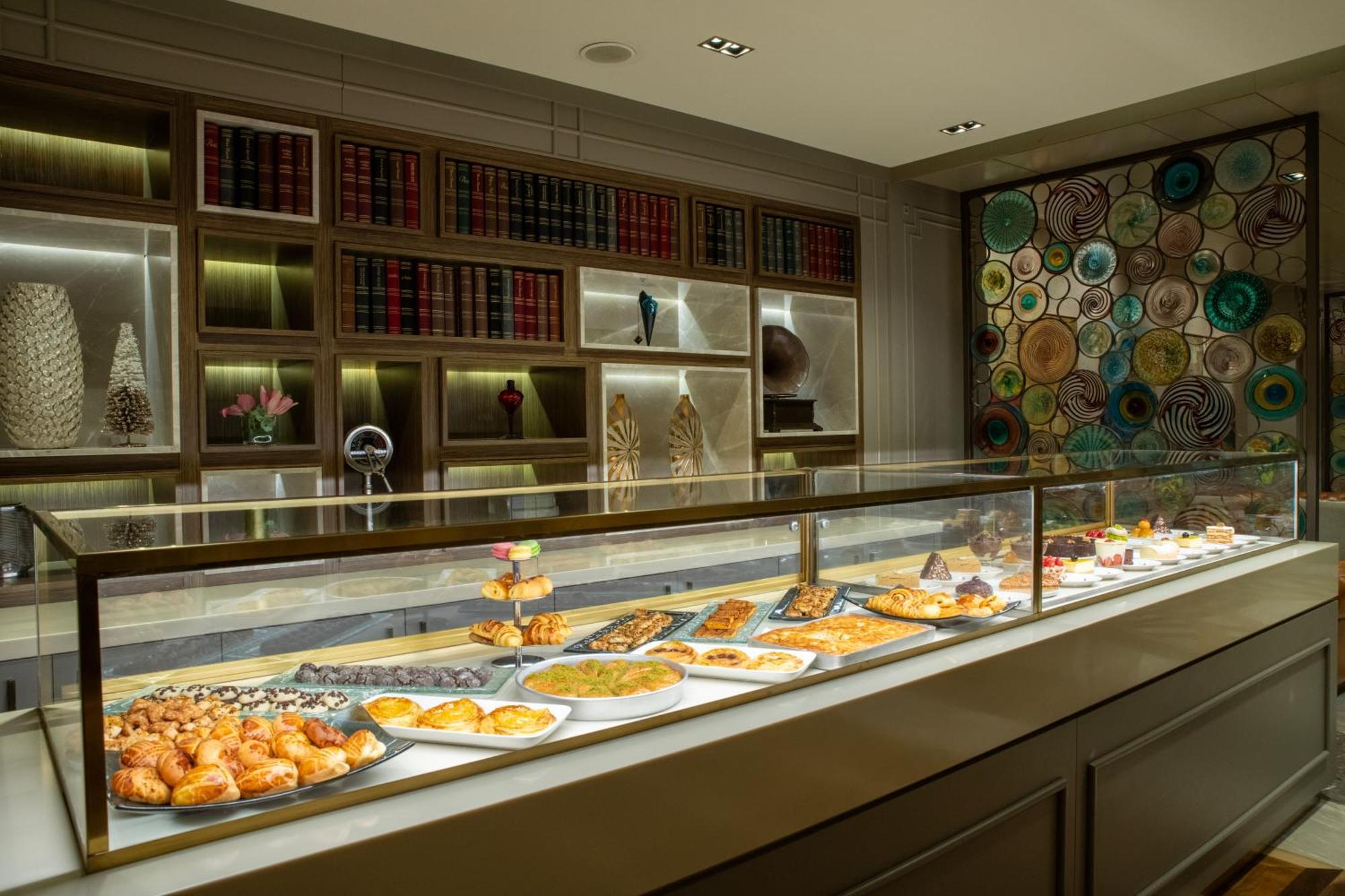 Windsor Hotel & Convention Center Истанбул Екстериор снимка A buffet at a hotel