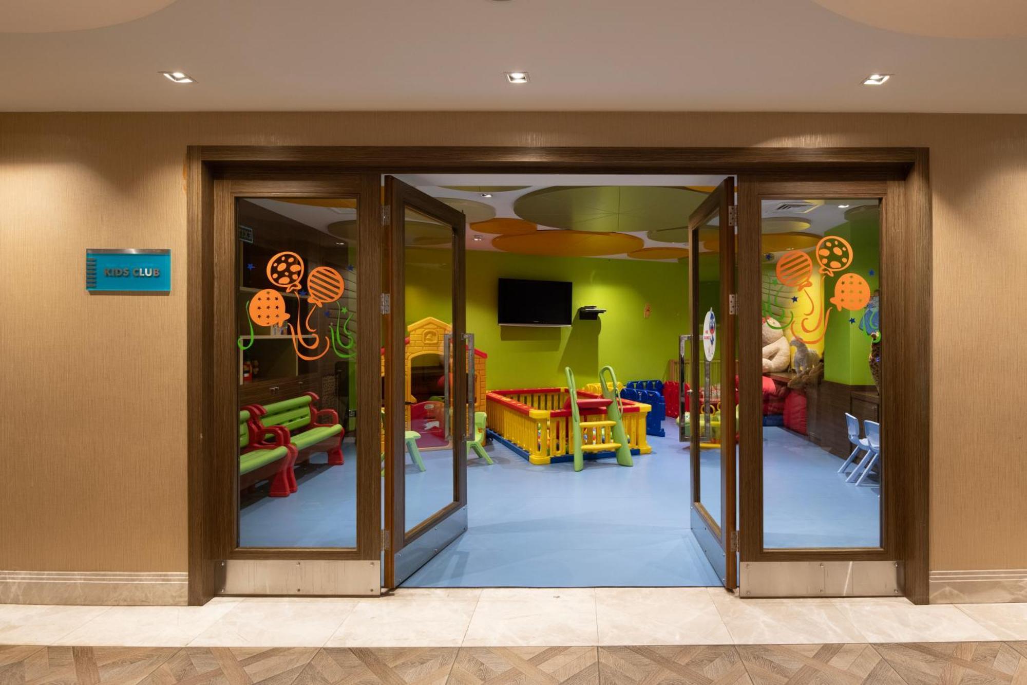 Windsor Hotel & Convention Center Истанбул Екстериор снимка The entrance to the children's club