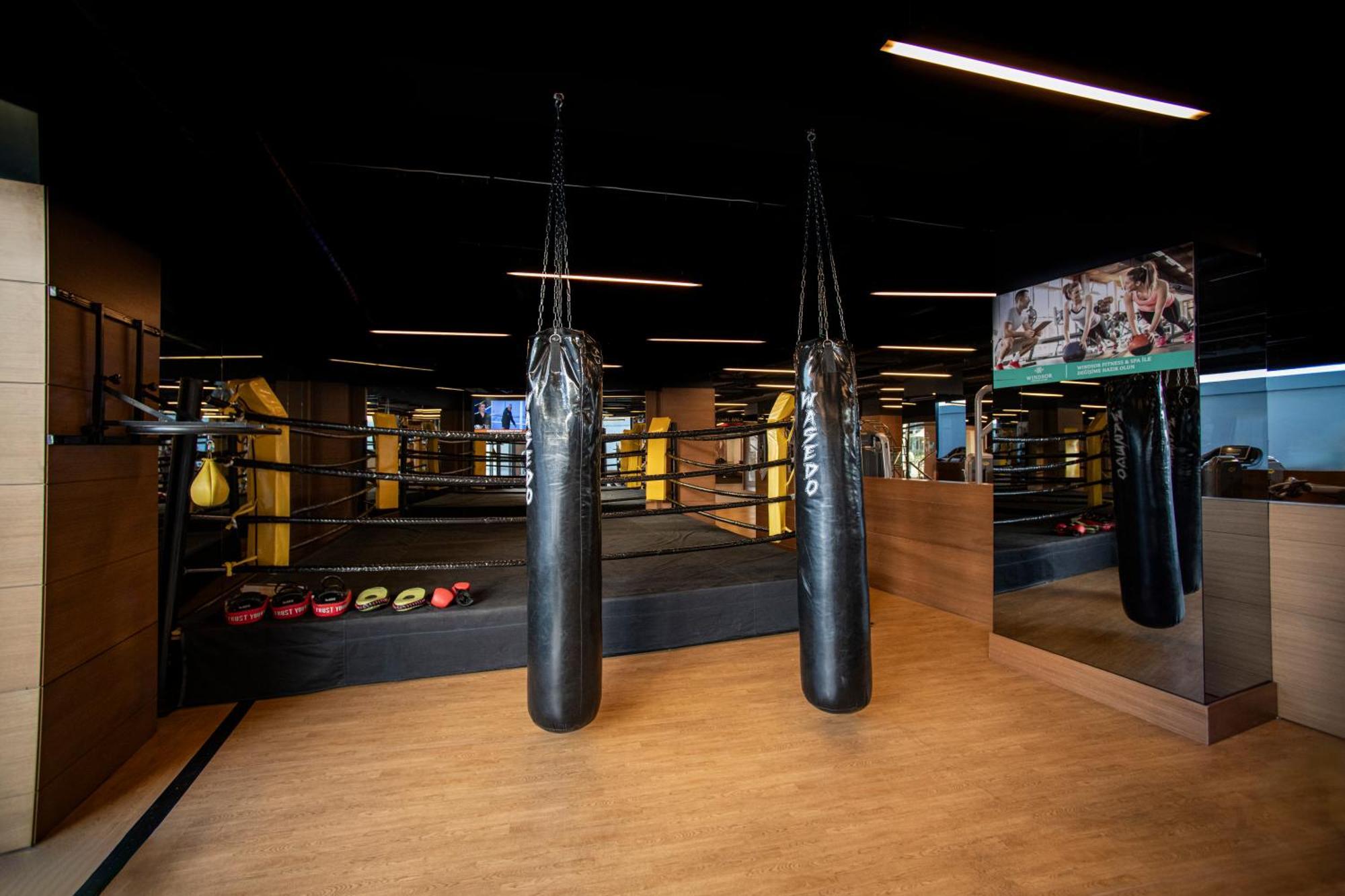 Windsor Hotel & Convention Center Истанбул Екстериор снимка The gym at the hotel