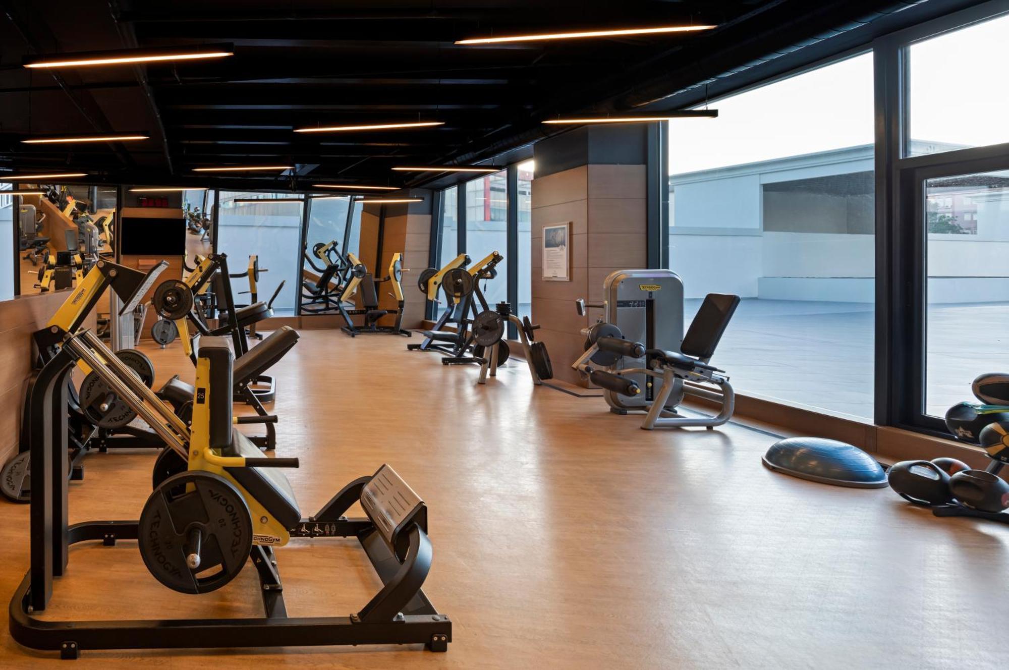 Windsor Hotel & Convention Center Истанбул Екстериор снимка The gym at the hotel