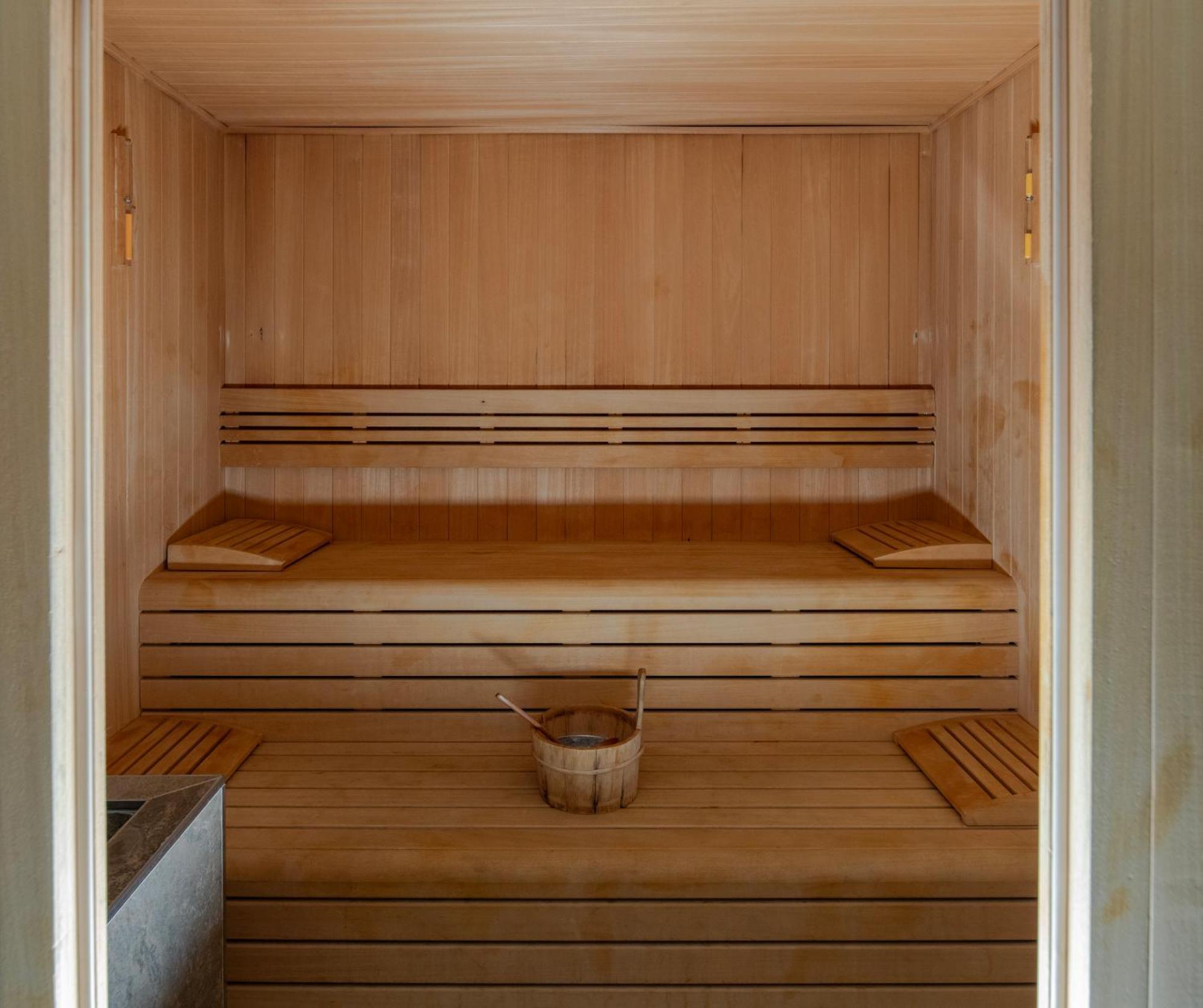 Windsor Hotel & Convention Center Истанбул Екстериор снимка A Finnish sauna