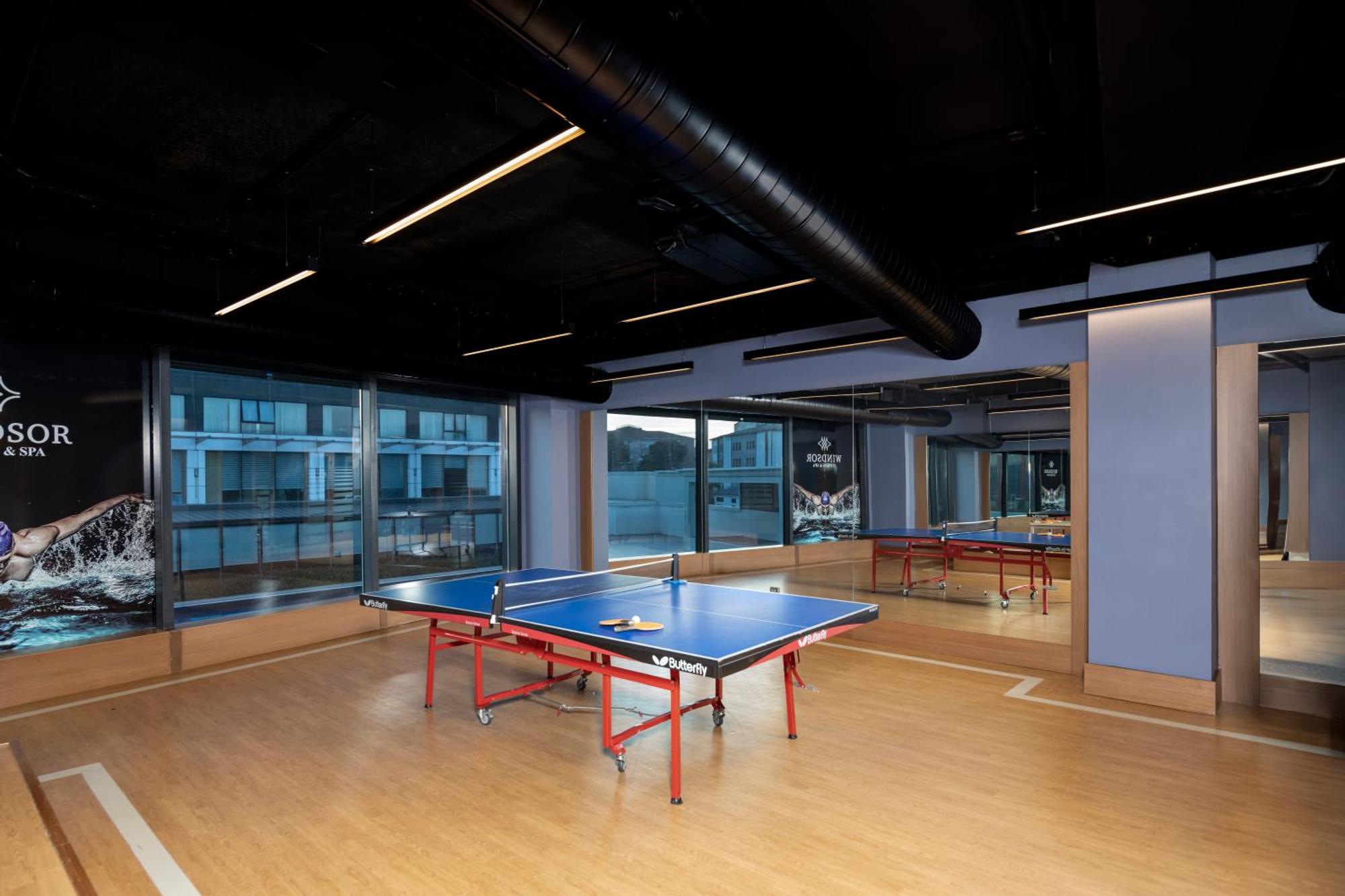Windsor Hotel & Convention Center Истанбул Екстериор снимка Table tennis room