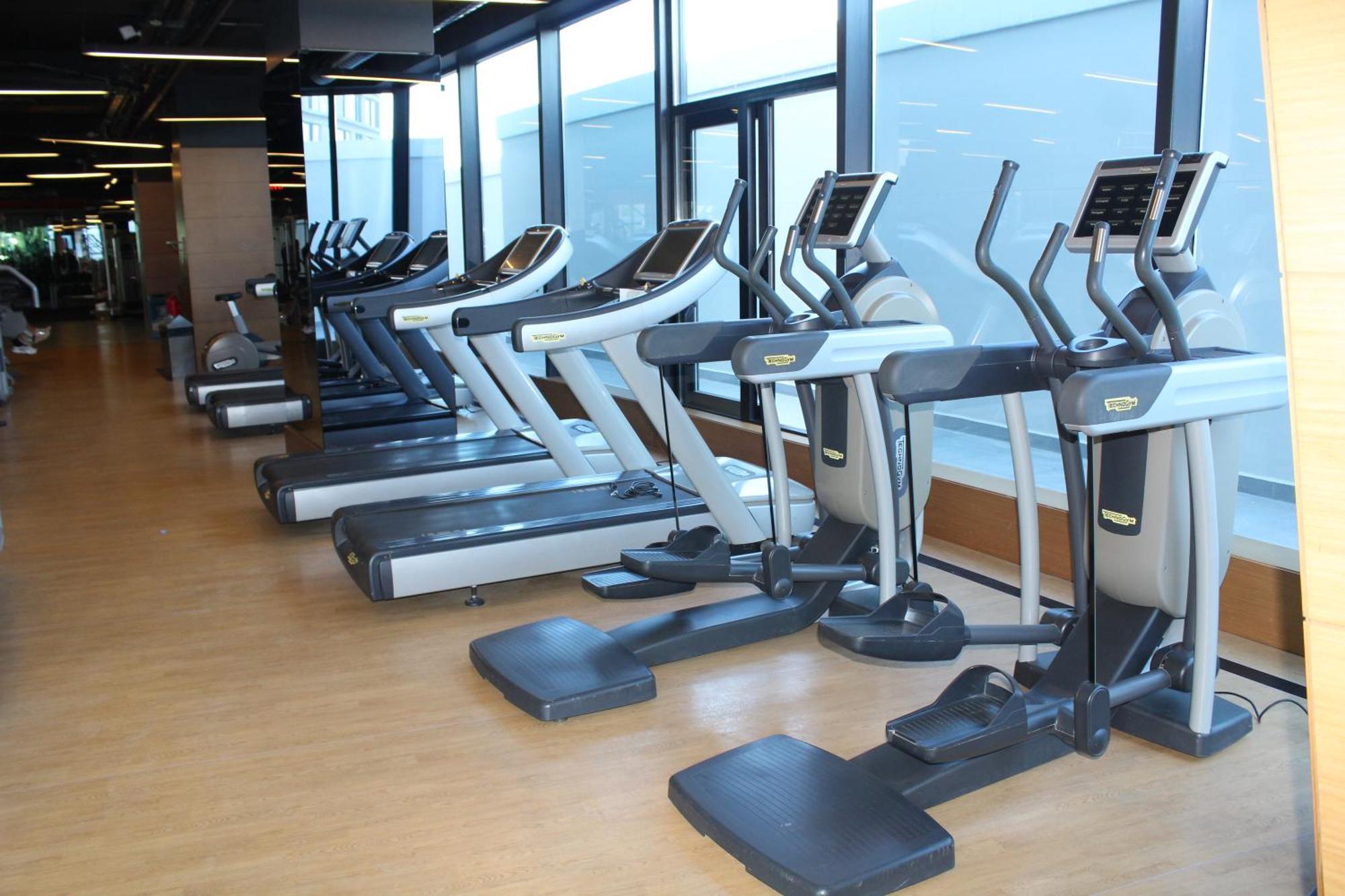 Windsor Hotel & Convention Center Истанбул Екстериор снимка Elliptical cross trainer (right)