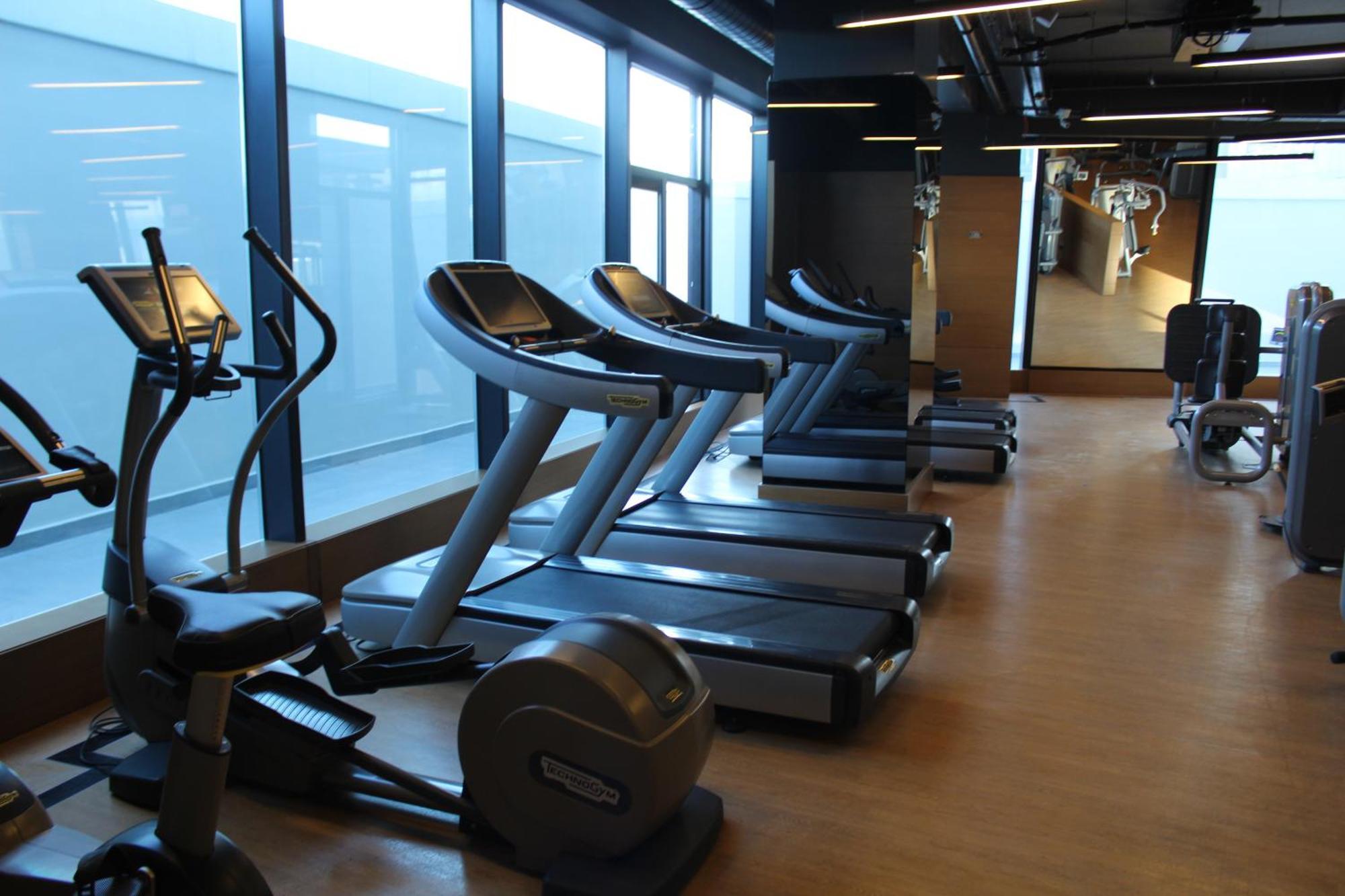 Windsor Hotel & Convention Center Истанбул Екстериор снимка A gym on board a cruise ship