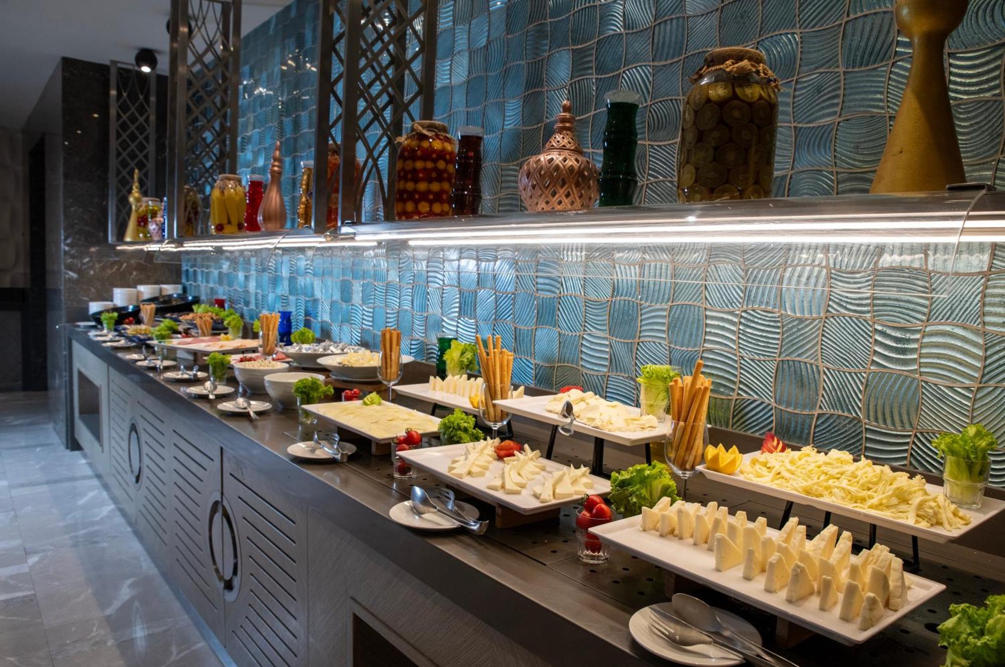 Windsor Hotel & Convention Center Истанбул Екстериор снимка A cheese counter at a buffet