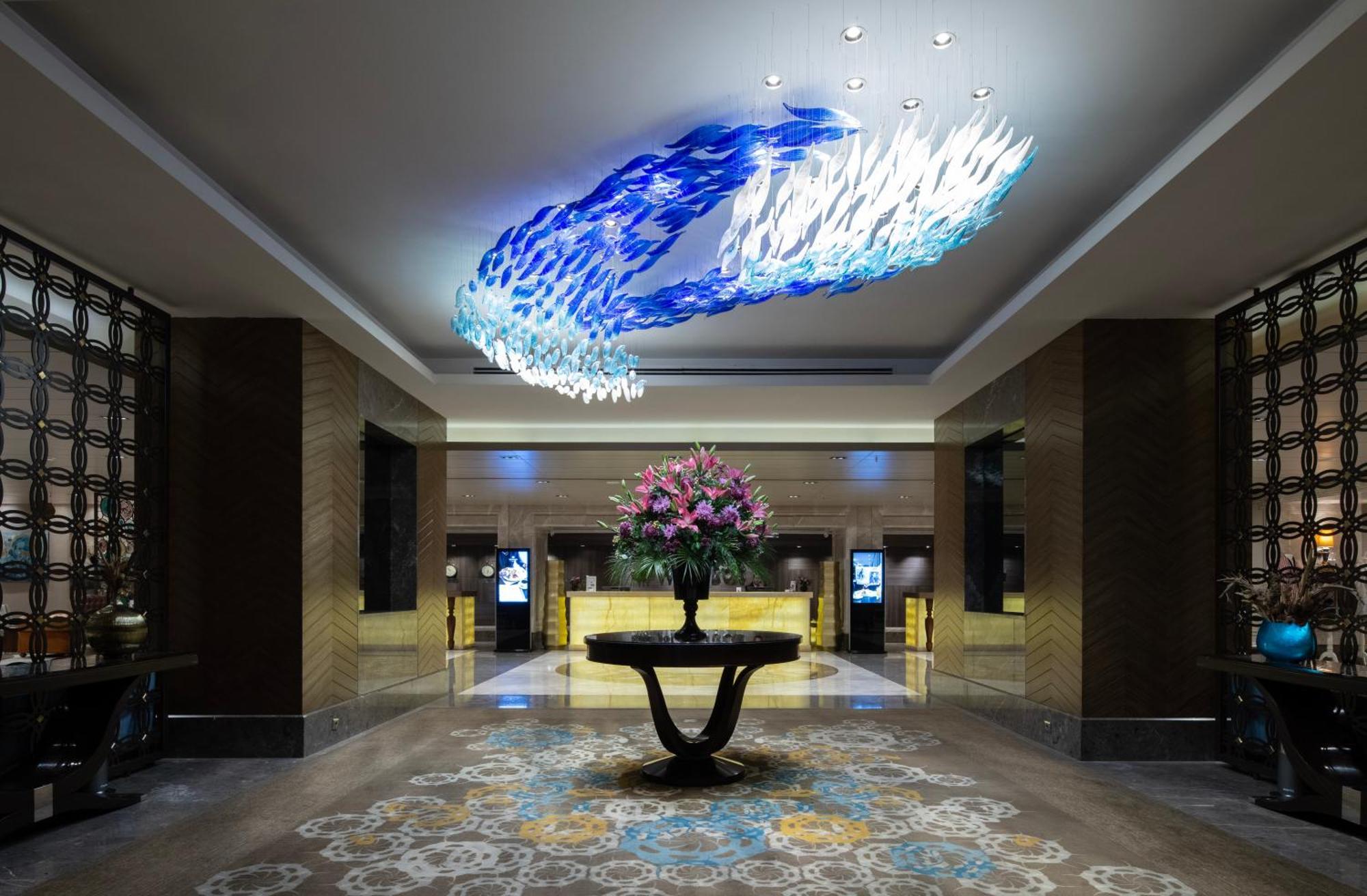 Windsor Hotel & Convention Center Истанбул Екстериор снимка The lobby of the hotel