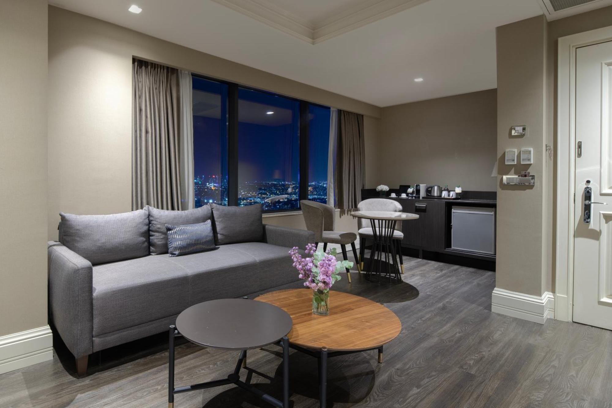 Windsor Hotel & Convention Center Истанбул Екстериор снимка A living room in a serviced apartment in Bangkok, Thailand